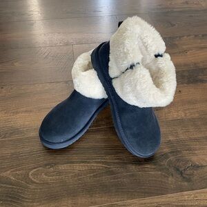 Koolaburra by UGG Dark Blue Boots with Soft Faux Fur Lining